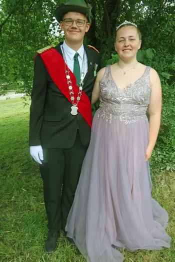 …..und wie schon am Samstag das Jungschützen-Königspaar Niklas Kaldewey und Lisa Müller.